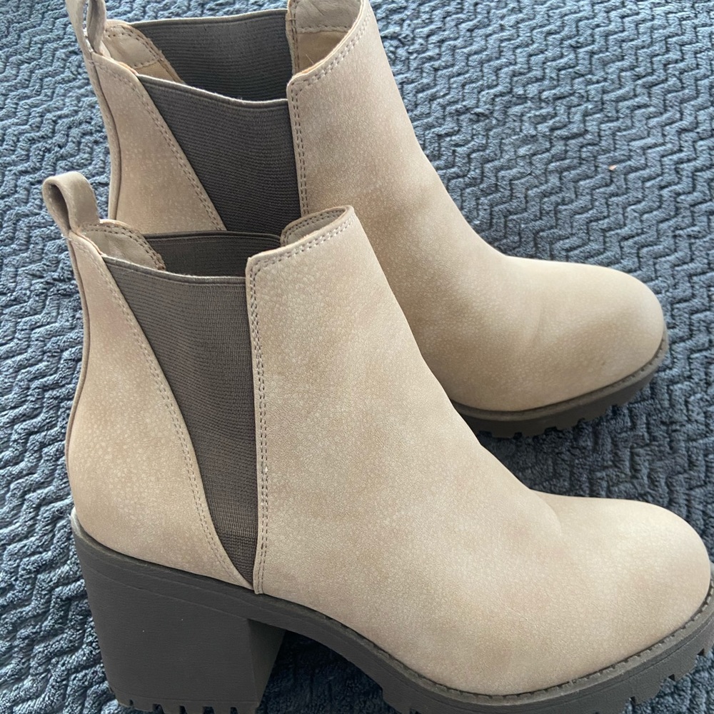 Beautiful soft tan ankle boot